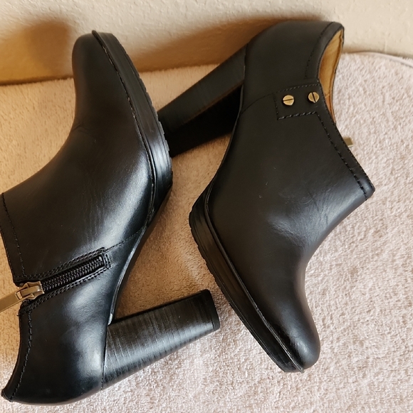 Clarks Artisan Black Leather Heel Booties with Side Zip - Picture 6 of 16
